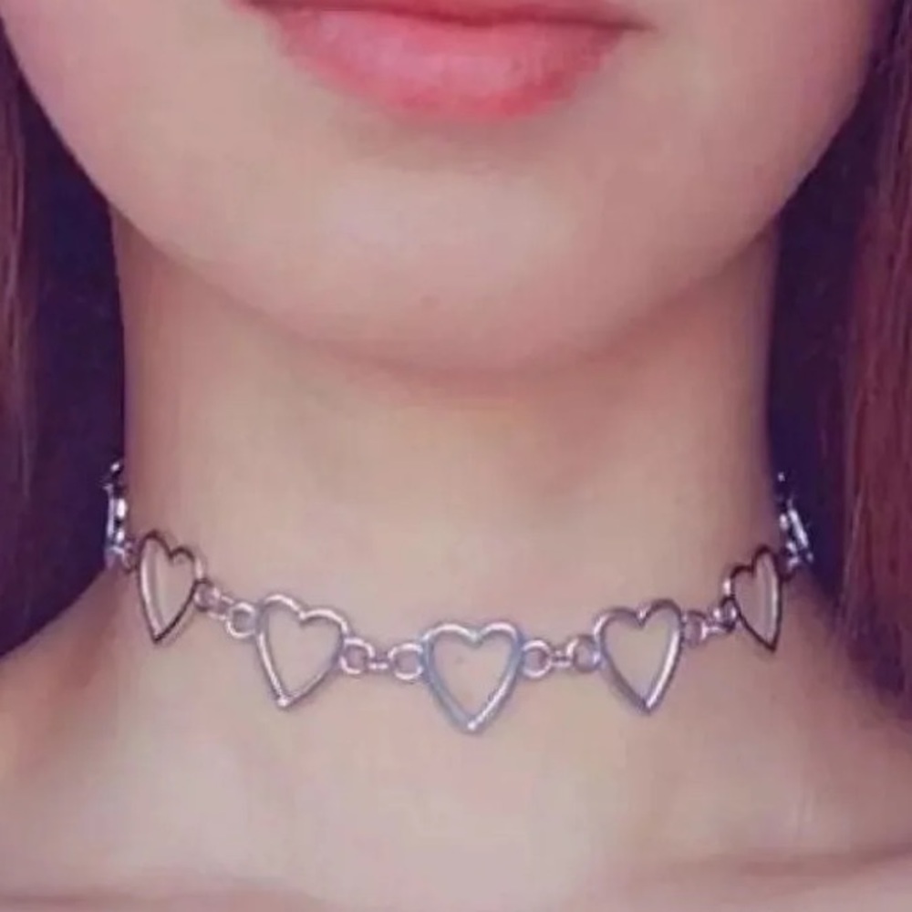Heart choker necklace